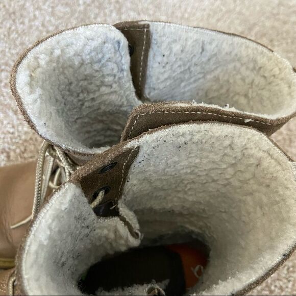 Timberland Women’s Taupe Teddy Fleece Boot - Picture 4 of 8